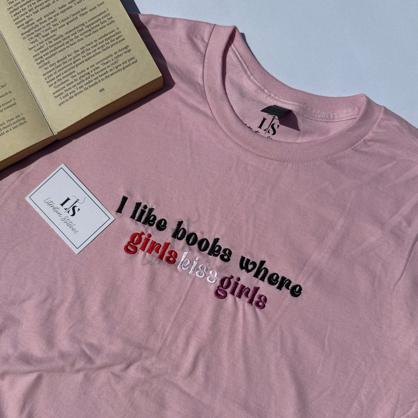 I Like Books Where Girls Kiss Girls - Lexyclareauthentic Collab