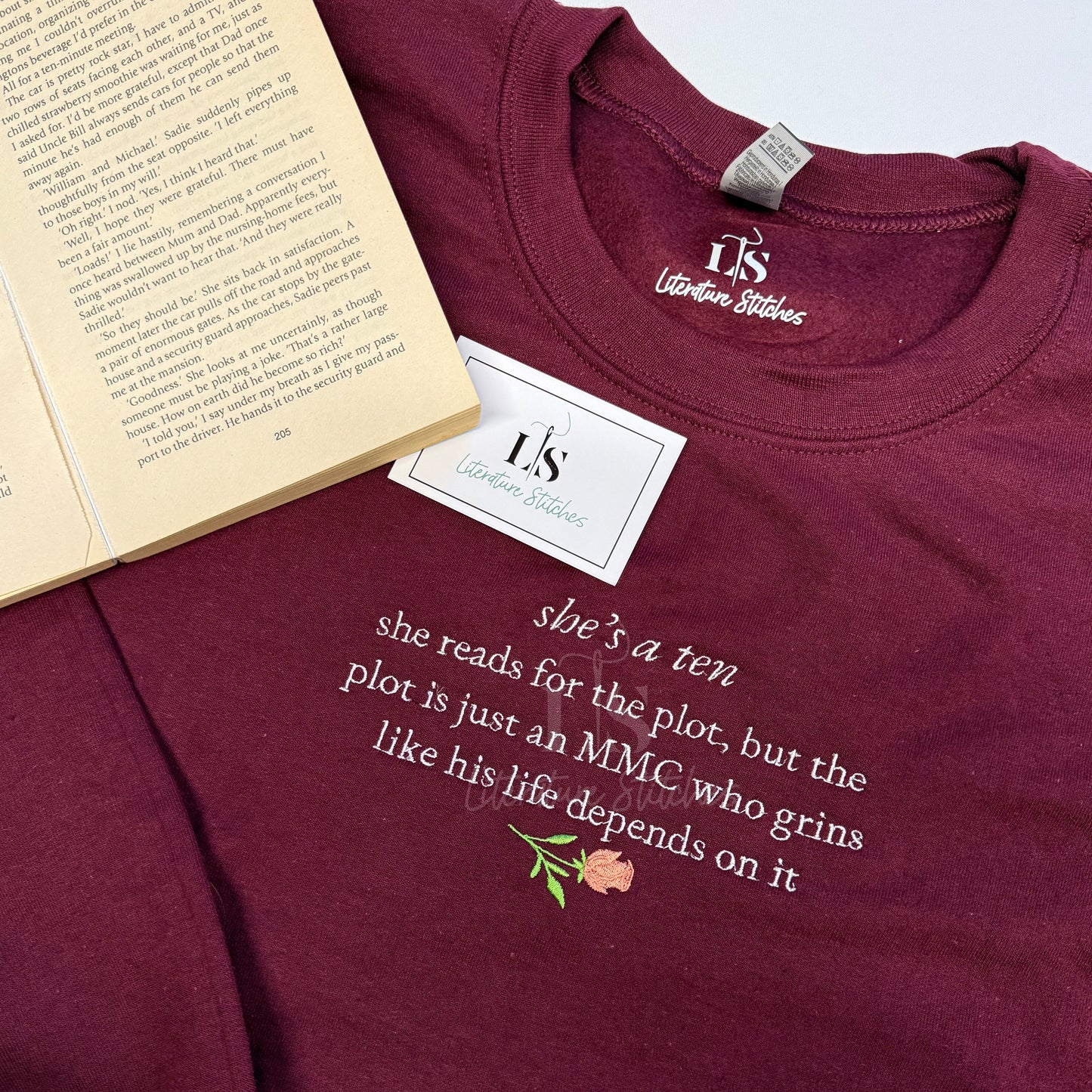 She's A Ten - She Reads For The Plot